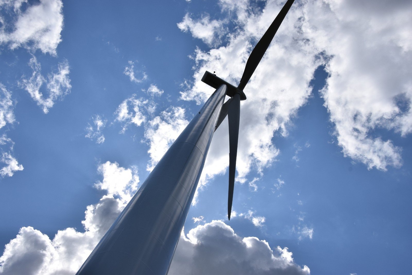 17 Turbines Power 40,000 Homes in Szybowice Wind Farm