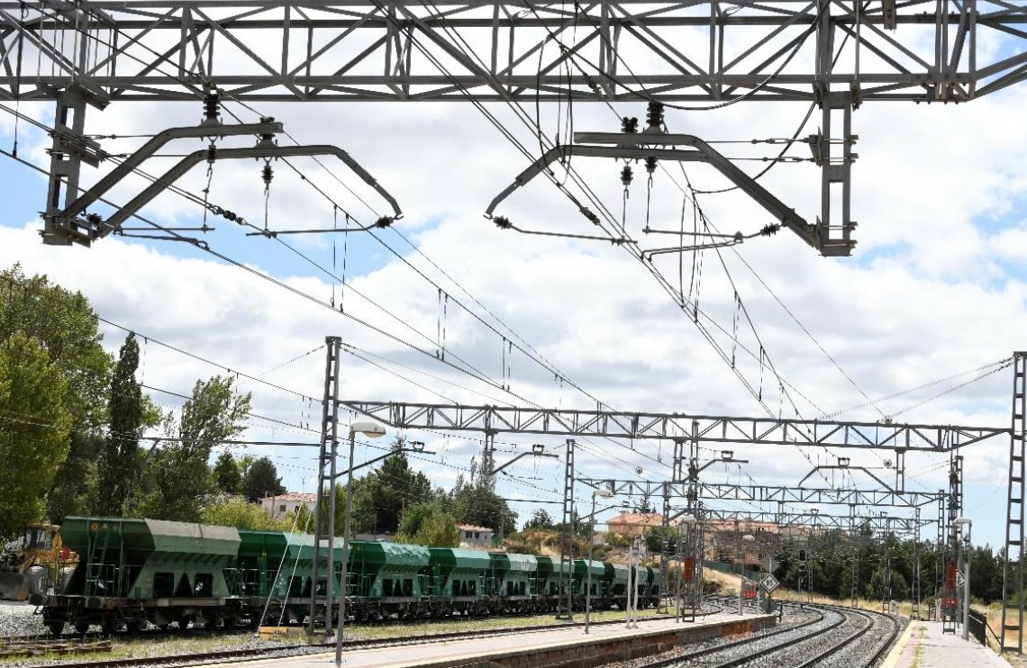 Adif launches €1.33 billion tender for renewable rail energy