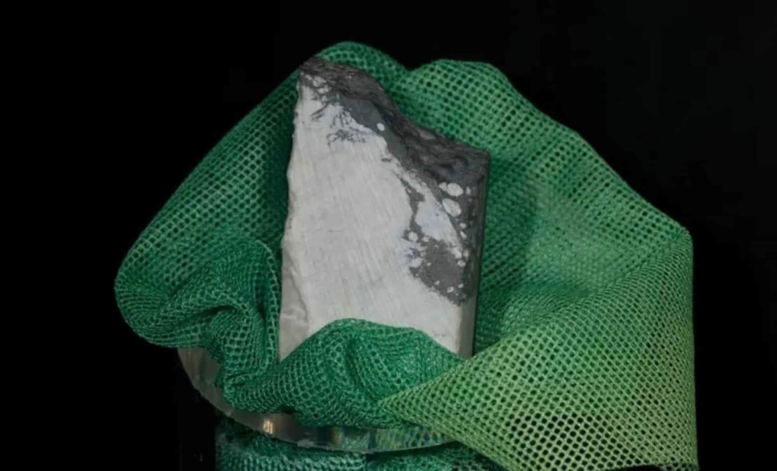 Scientists Uncover Formation Process of Rare Lithium Mineral
