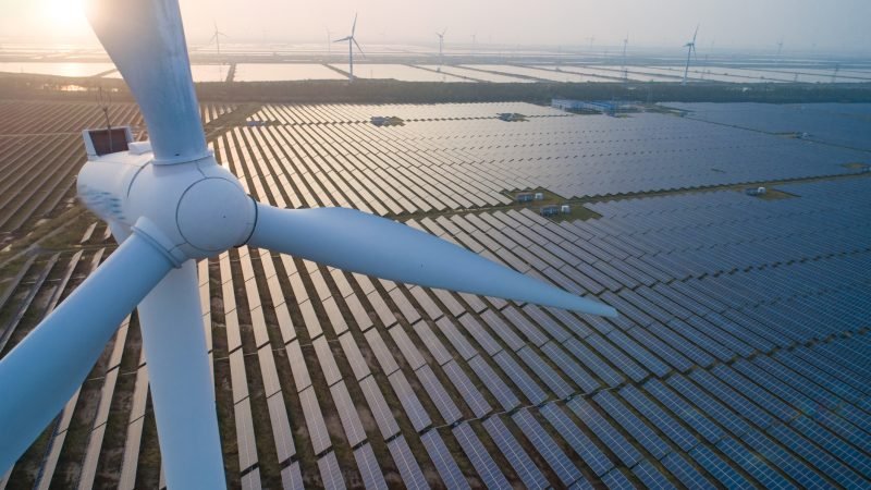 EU reports 4.1% energy use drop, yet millions face heating crisis