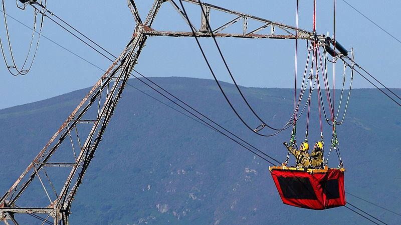 Europe's outdated electricity grid hampers renewable energy growth